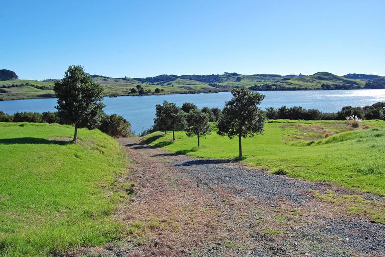 Photo of property in 16 Barnfield Road, Kaiwaka, 0573