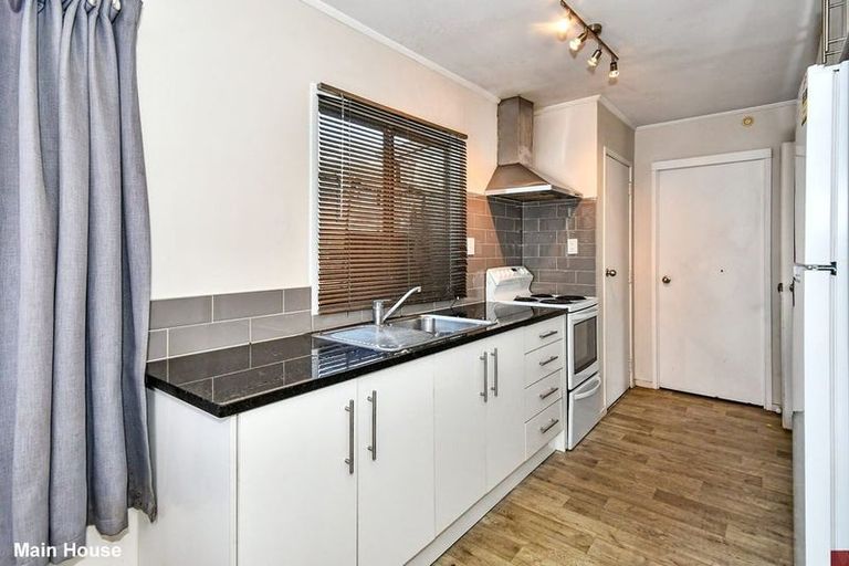 Photo of property in 426 Roscommon Road, Clendon Park, Auckland, 2103