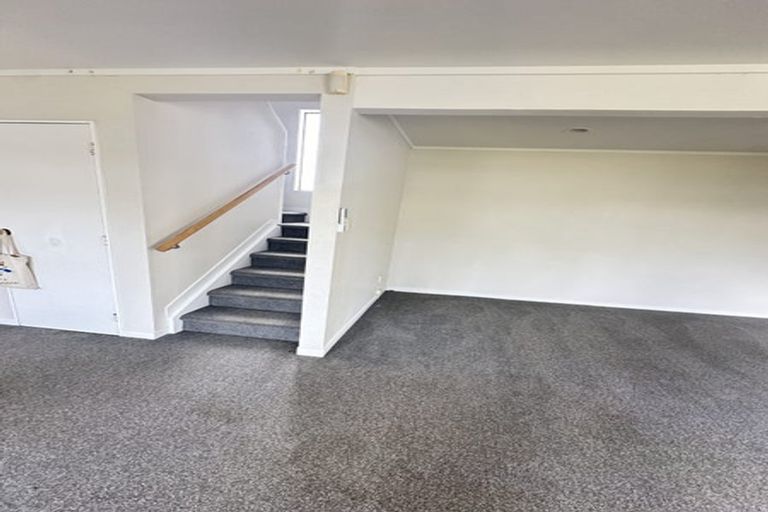 Photo of property in 3/15 Swanson Road, Henderson, Auckland, 0610