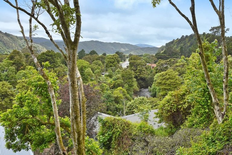 Photo of property in 6 Beechwood Lane, Te Marua, Upper Hutt, 5018