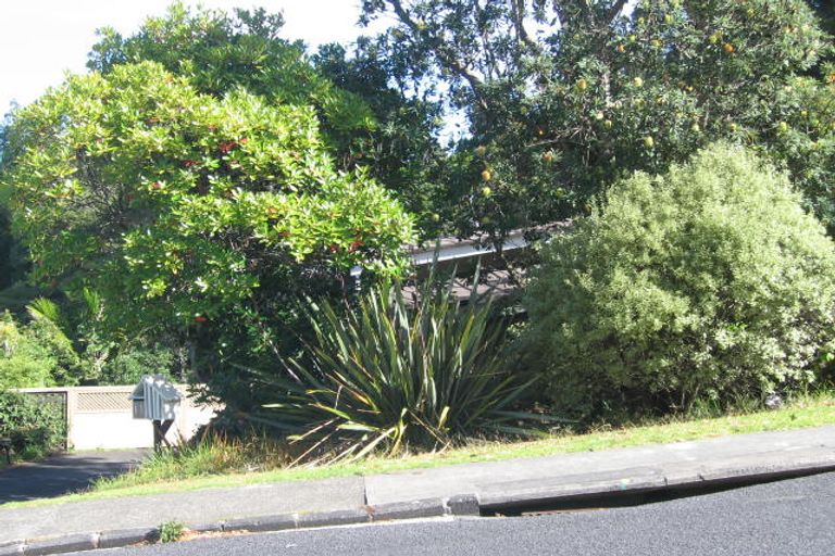 Photo of property in 11 Woodcote Drive, Glenfield, Auckland, 0629