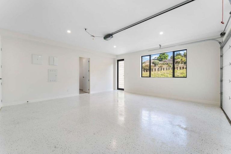 Photo of property in 16 Mcmenamin Place, Fairview Heights, Auckland, 0632