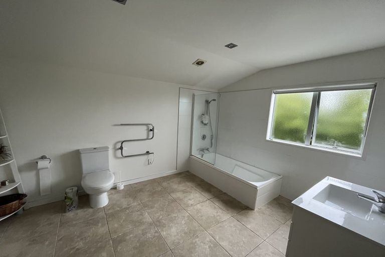 Photo of property in 132 Kittiwake Drive, Schnapper Rock, Auckland, 0632