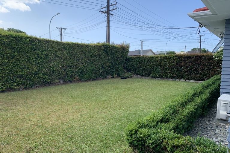 Photo of property in 1/25 Barrys Road, Glendene, Auckland, 0602