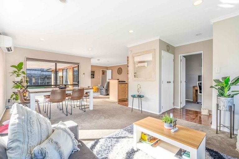 Photo of property in 57 Magic Way, Randwick Park, Auckland, 2105