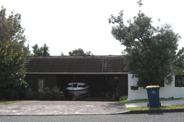 Photo of property in 14 Robin Lane, Browns Bay, Auckland, 0630