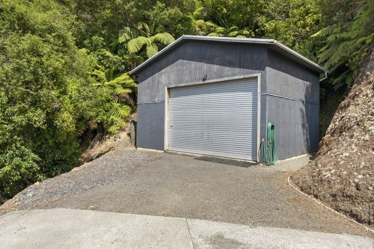 Photo of property in 84 Wyndham Road, Pinehaven, Upper Hutt, 5019