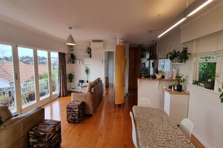 Photo of property in 2/17 Bevyn Street, Castor Bay, Auckland, 0620