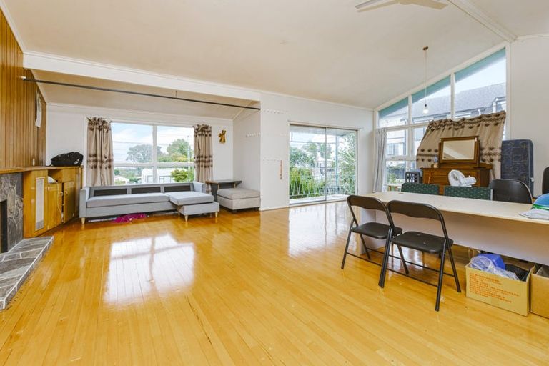 Photo of property in 302 Blockhouse Bay Road, Avondale, Auckland, 0600