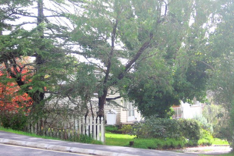 Photo of property in 23 Lincoln Park Avenue, Massey, Auckland, 0614