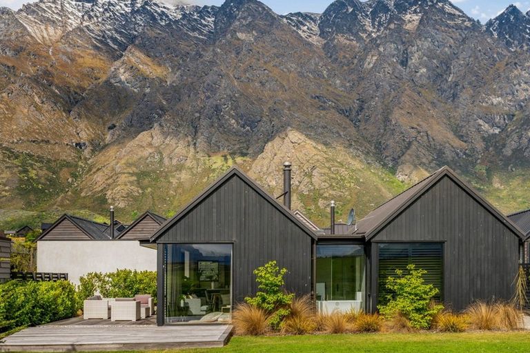 Photo of property in 8 Kokako Lane, Jacks Point, Queenstown, 9371