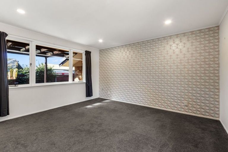 Photo of property in 48 Storey Avenue, Forest Lake, Hamilton, 3200