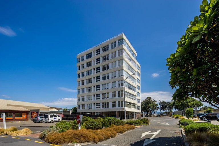 Photo of property in Rona House, 33 Rimu Street, Eastbourne, Lower Hutt, 5013