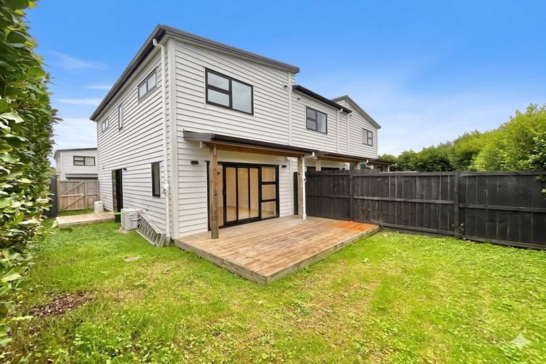 Photo of property in 96e Triangle Road, Massey, Auckland, 0614