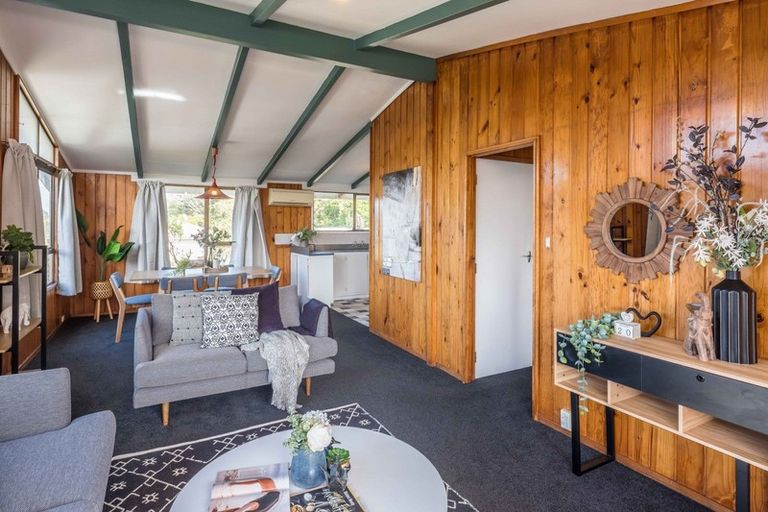 Photo of property in 117 Newlands Road, Newlands, Wellington, 6037