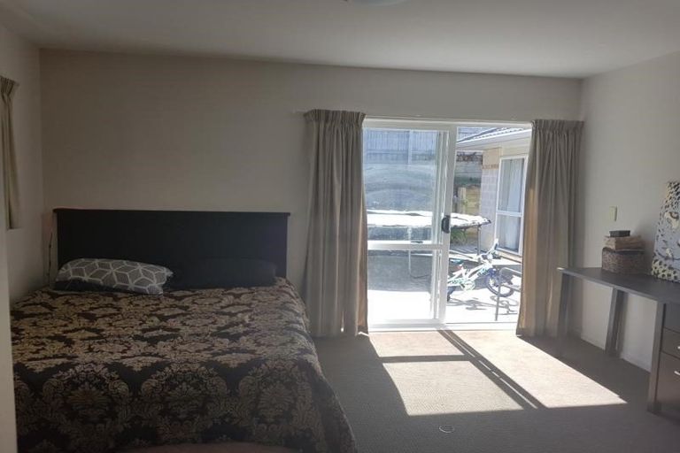 Photo of property in 48 Tongariro Drive, Aotea, Porirua, 5024