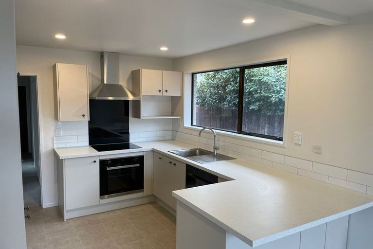 Photo of property in 2/367 Sawyers Arms Road, Harewood, Christchurch, 8051