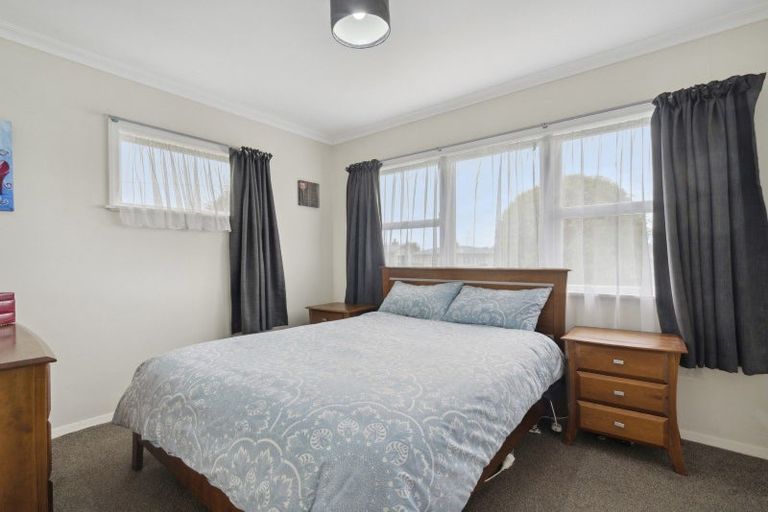 Photo of property in 2 Selwyn Street, Levin, 5510