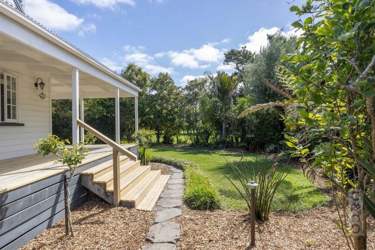 Photo of property in 11 Taupaki Road, Taupaki, 0782