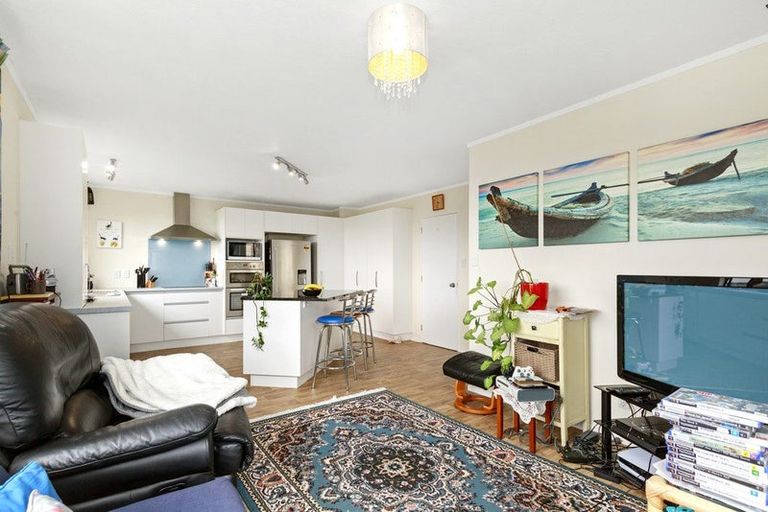 Photo of property in 78 Victory Crescent, Tawa, Wellington, 5028
