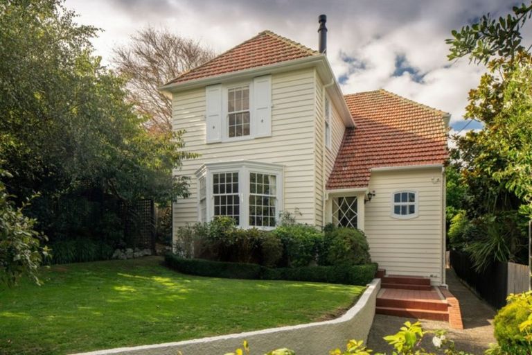 Photo of property in 25 Burnell Avenue, Thorndon, Wellington, 6011