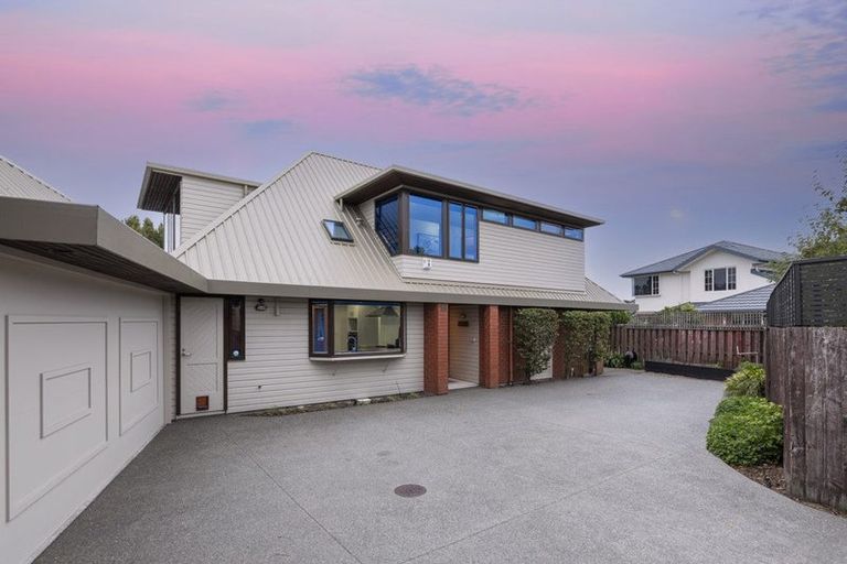 Photo of property in 16 Kent Lodge Avenue, Avonhead, Christchurch, 8042