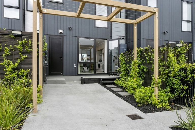 Photo of property in 18 Nugget Avenue, Hobsonville, Auckland, 0616