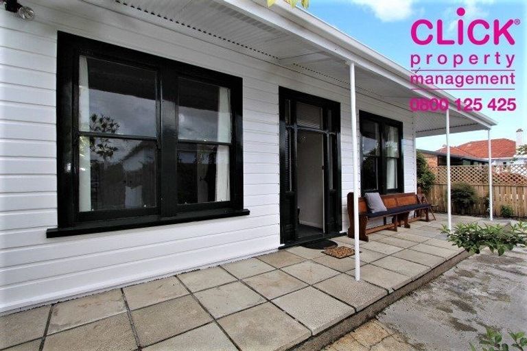 Photo of property in 111 Macandrew Road, South Dunedin, Dunedin, 9012