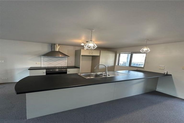 Photo of property in 72 Kervil Avenue, Te Atatu Peninsula, Auckland, 0610