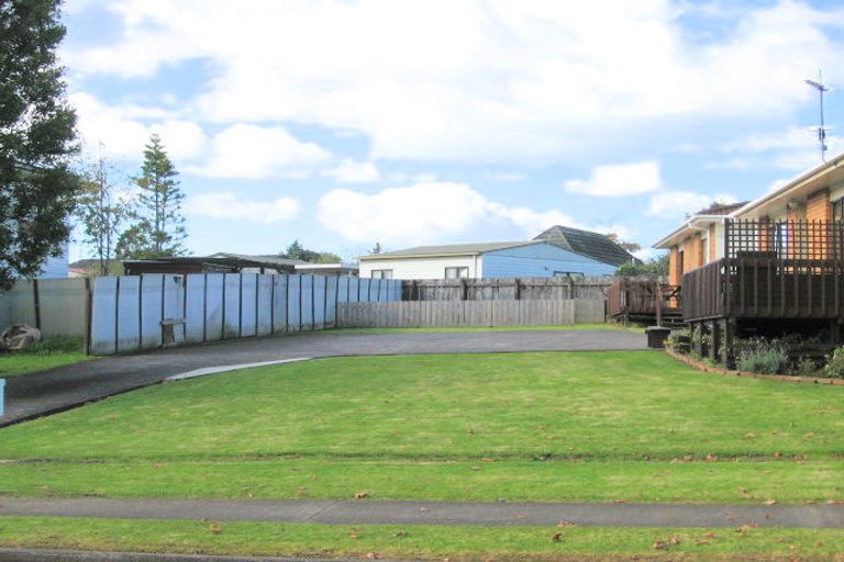 Photo of property in 1/33 Sikkim Crescent, Clover Park, Auckland, 2019