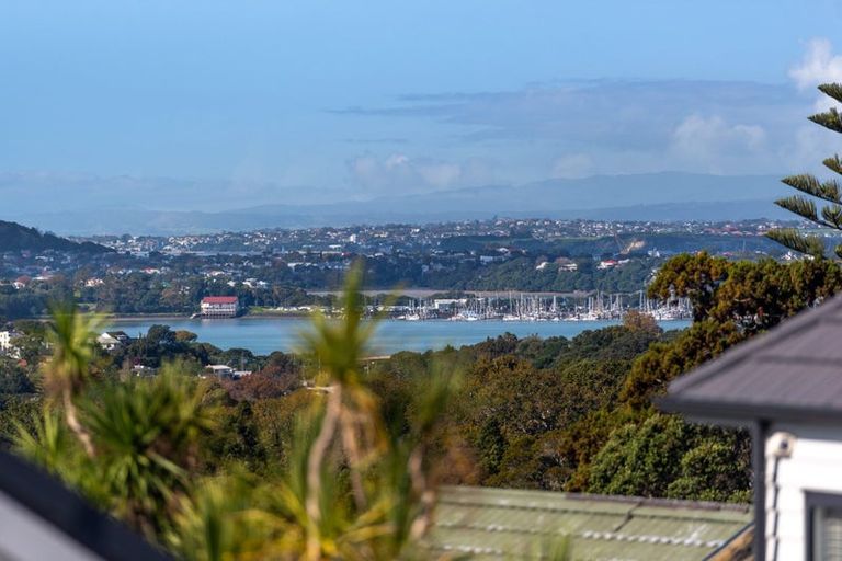 Photo of property in 1/20 Tui Glen Road, Birkenhead, Auckland, 0626