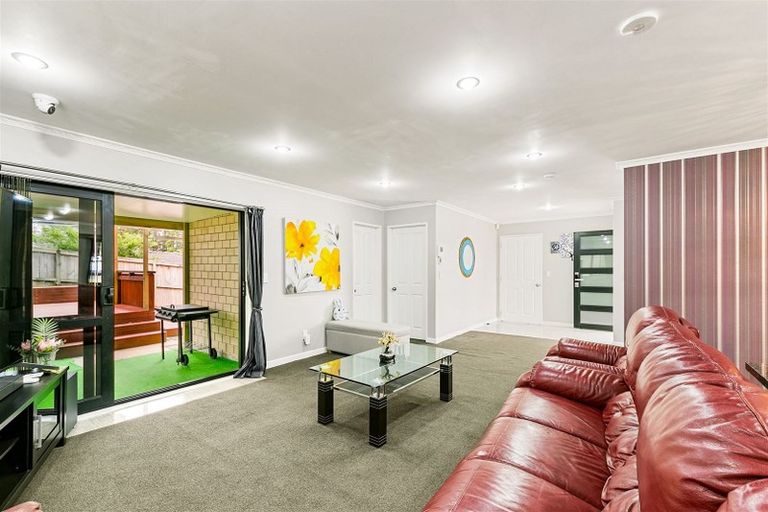 Photo of property in 14 Bradnor Meadows Drive, Swanson, Auckland, 0612
