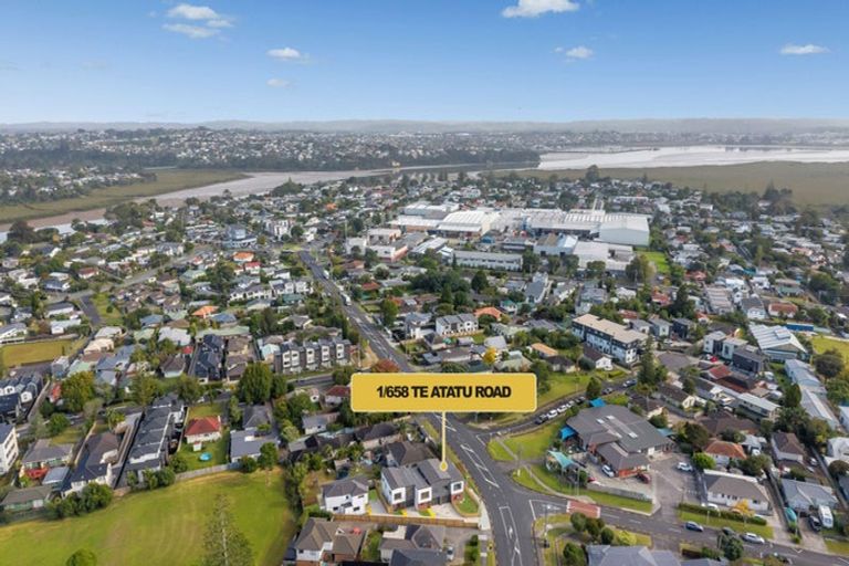 Photo of property in 658a Te Atatu Road, Te Atatu Peninsula, Auckland, 0610