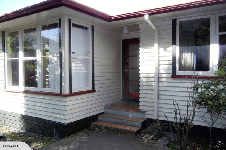 Photo of property in 15 Tawa Street, Tawa, Wellington, 5028