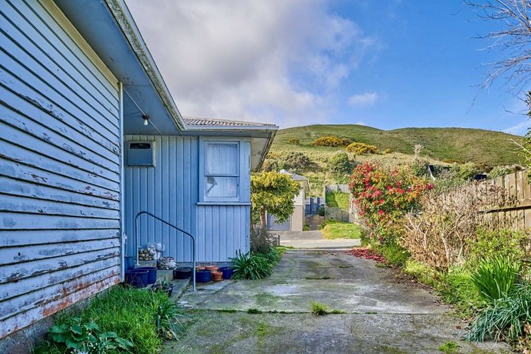 Photo of property in 6 Marne Grove, Waitangirua, Porirua, 5024