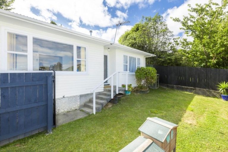 Photo of property in 29 Vista Crescent, Maoribank, Upper Hutt, 5018