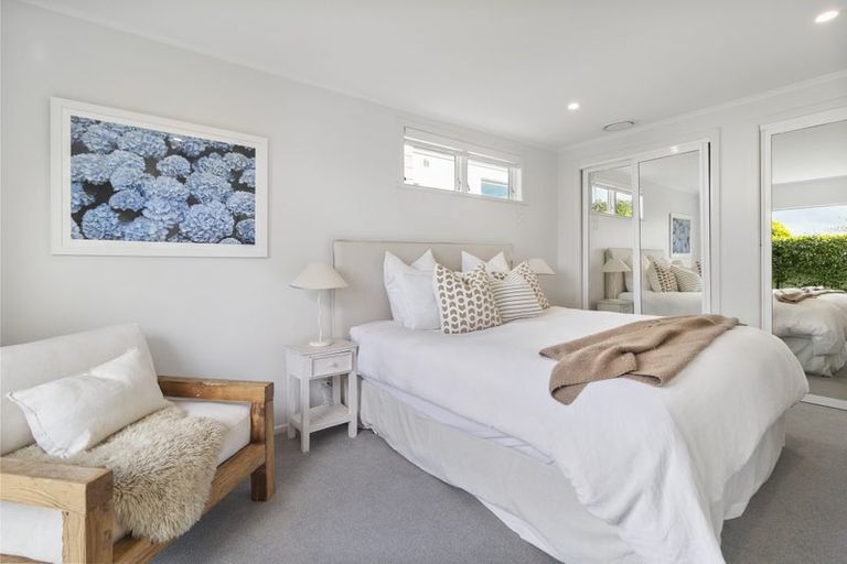 Photo of property in 24 Walmer Road, Point Chevalier, Auckland, 1022