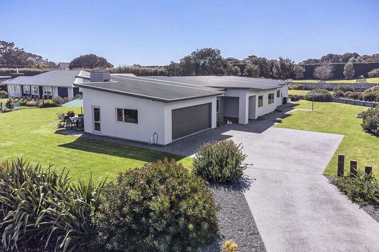 Photo of property in 242 Peka Peka Road, Peka Peka, Waikanae, 5391