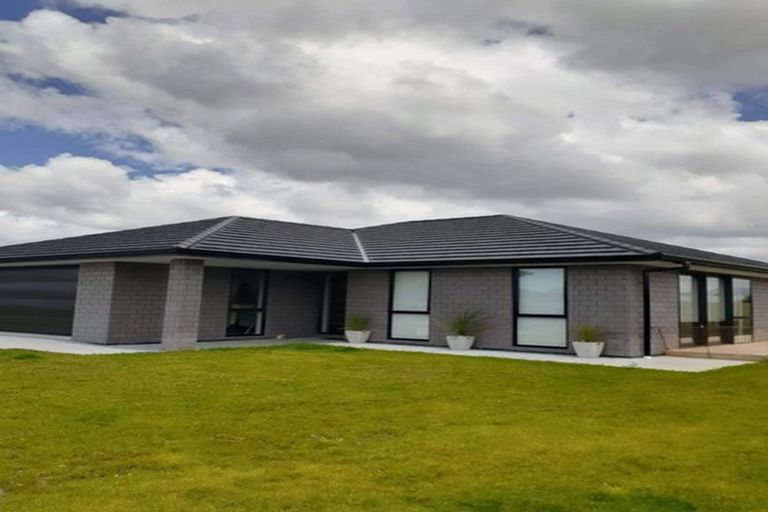 Photo of property in 14 Debenham Drive, Whitianga, 3510