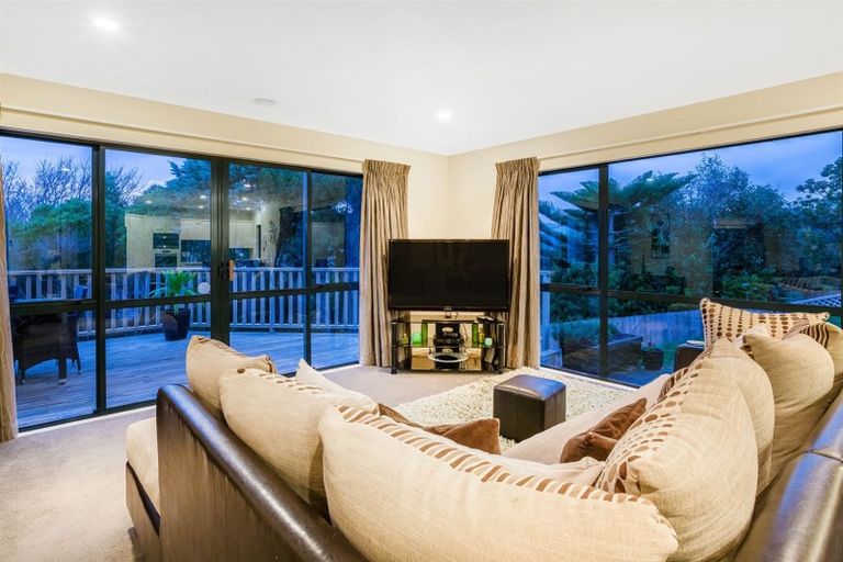 Photo of property in 22 Lanyon Place, Whitby, Porirua, 5024