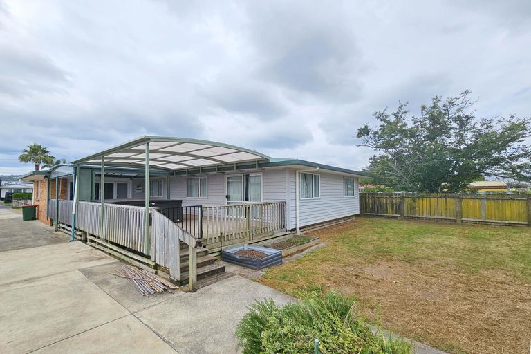 Photo of property in 11 Salas Place, Papakura, 2110