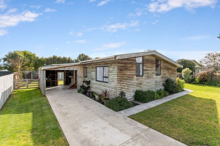 Photo of property in 17 Te Rauparaha Street, Otaki, 5512
