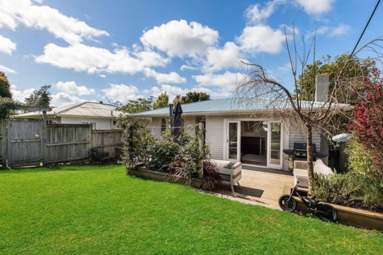 Photo of property in 1/56 Glendale Road, Glen Eden, Auckland, 0602