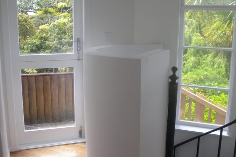 Photo of property in 19 Willow Avenue, Birkenhead, Auckland, 0626