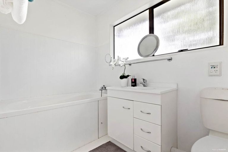 Photo of property in 166 Browns Bay Road, Murrays Bay, Auckland, 0630