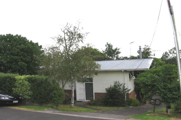 Photo of property in 1/240 Sunset Road, Windsor Park, Auckland, 0632