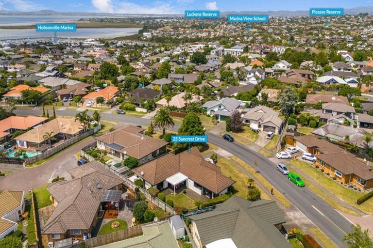 Photo of property in 25 Suncrest Drive, West Harbour, Auckland, 0618