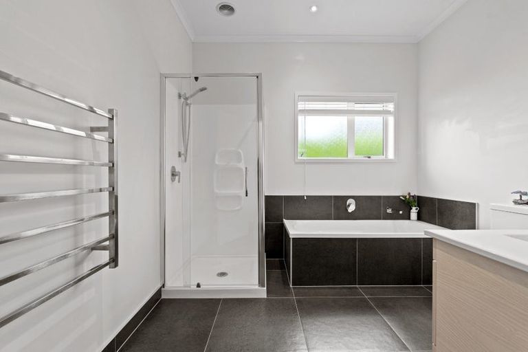 Photo of property in 1 Malbec Place, Huapai, Kumeu, 0810