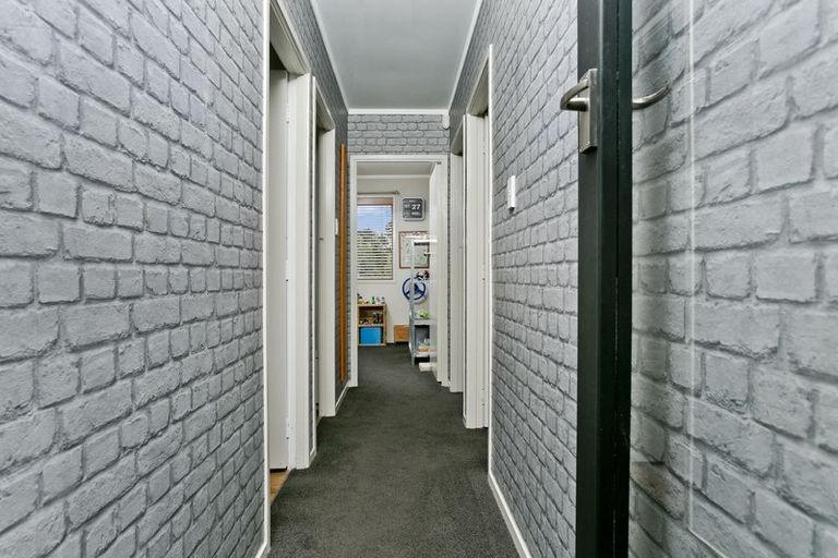 Photo of property in 20 Pavola Grove, Glenfield, Auckland, 0629