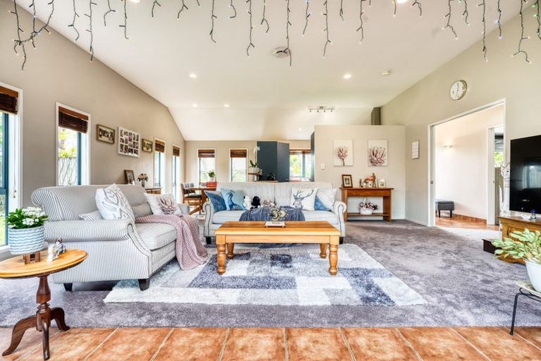 Photo of property in 76 Lothian Brae, Wattle Downs, Auckland, 2103